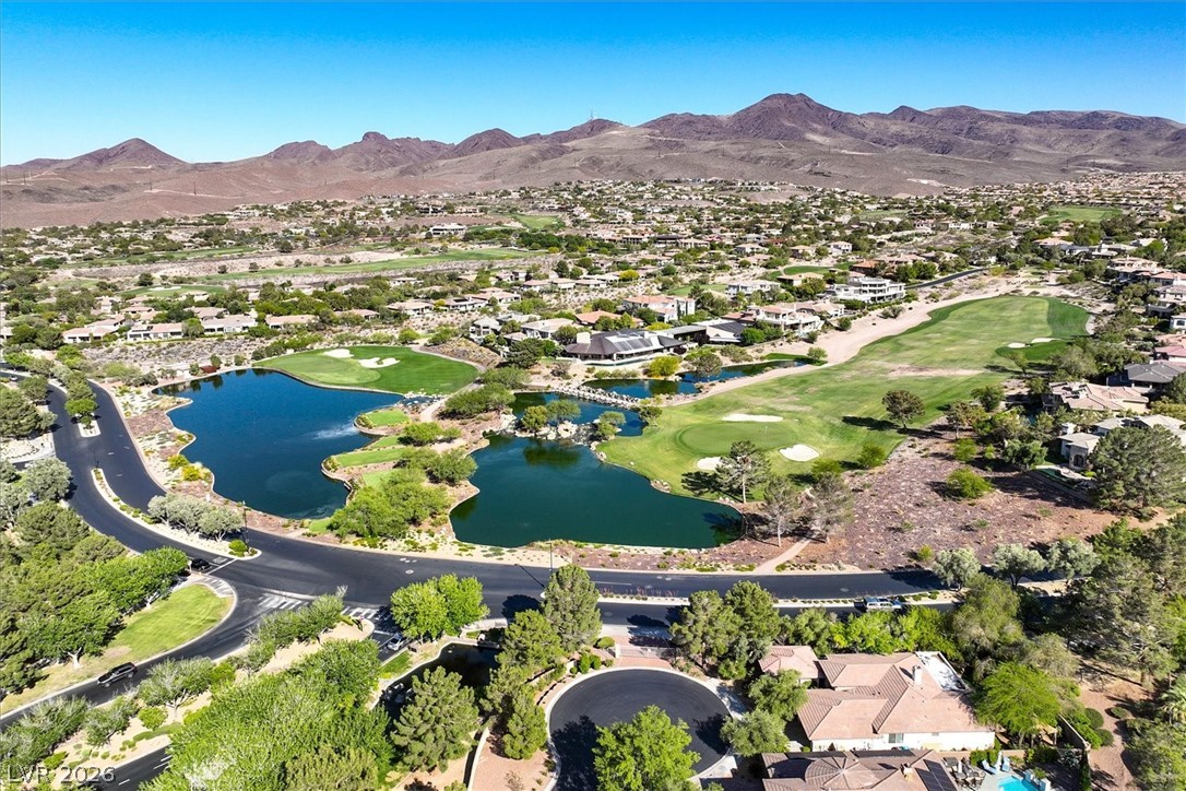 11 Fountainhead Circle
