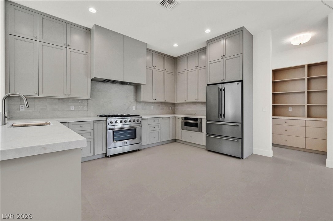 11 Fountainhead Circle