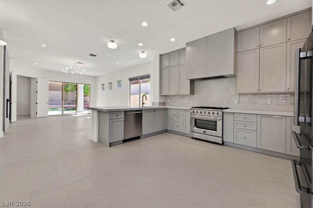 11 Fountainhead Circle