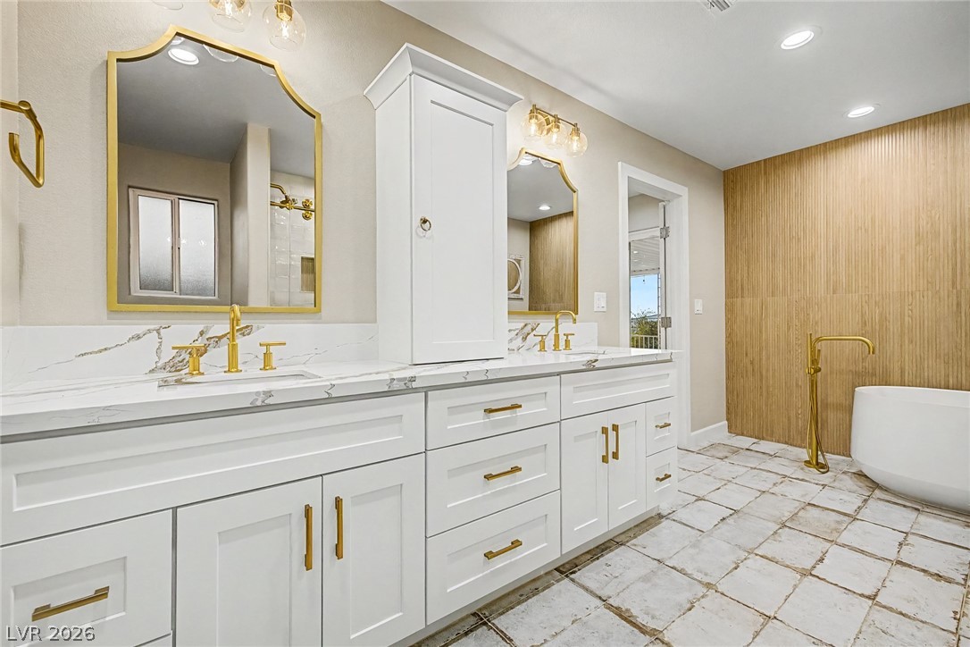 236 East Country Club Drive
