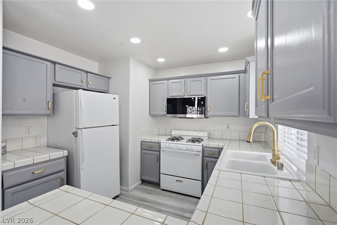 7630 Glorietta Bay Court