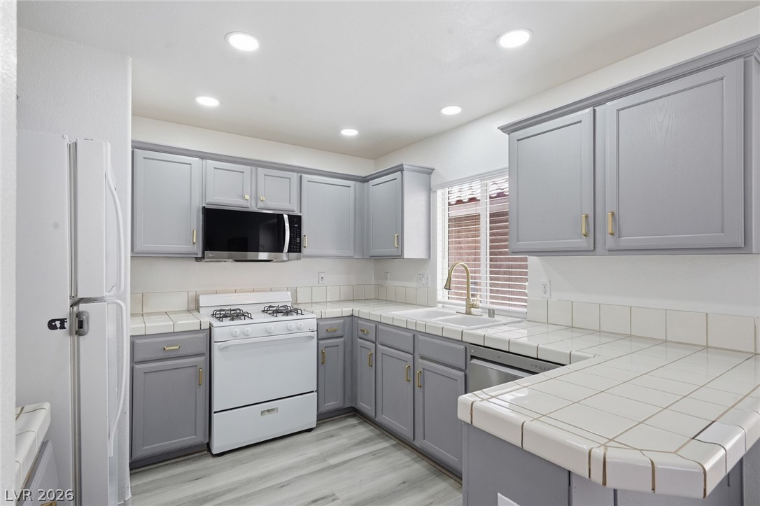 7630 Glorietta Bay Court