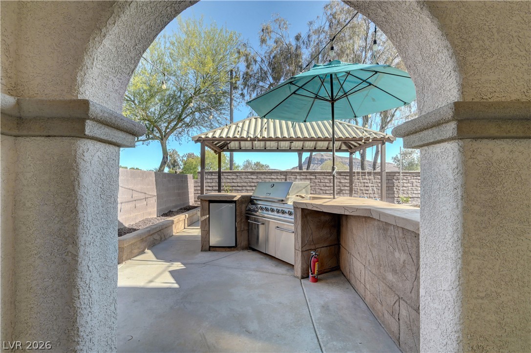 9151 SENDERO Avenue