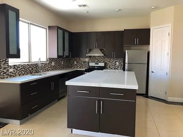 2552 Regency Cove Court