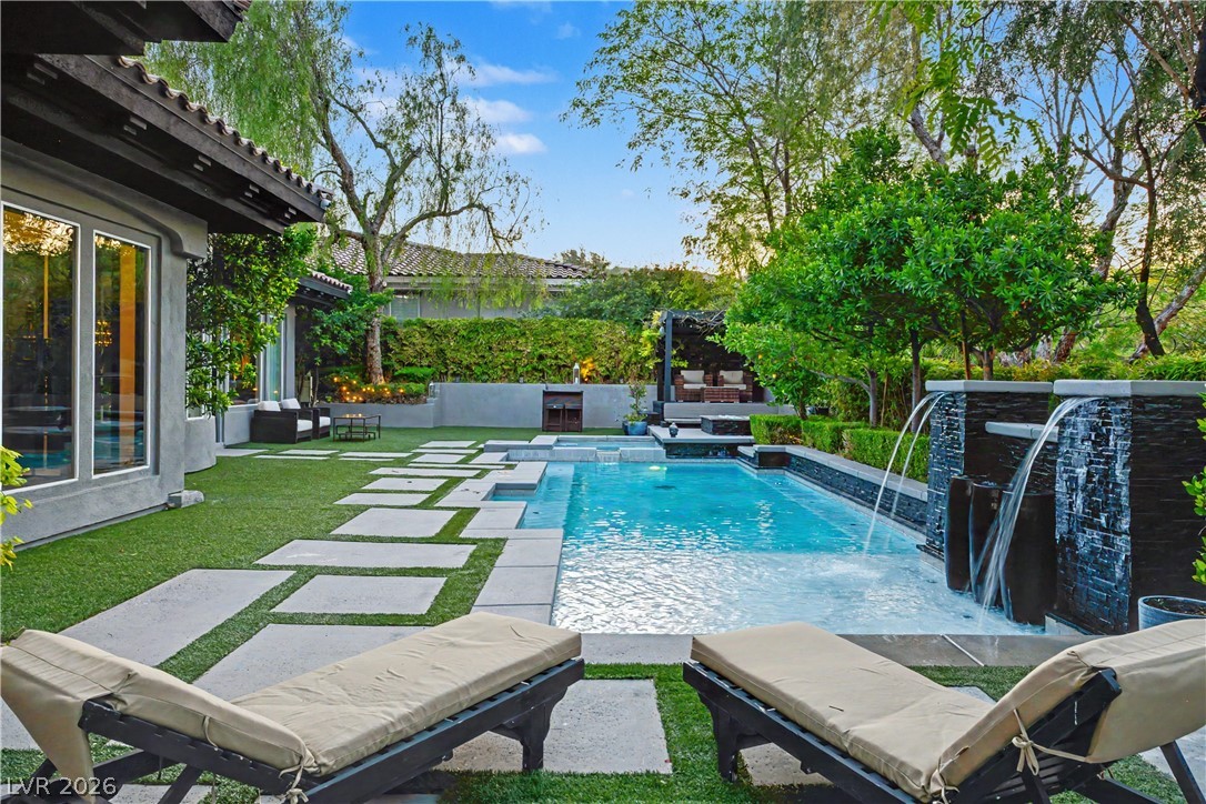 24 Panorama Crest Avenue
