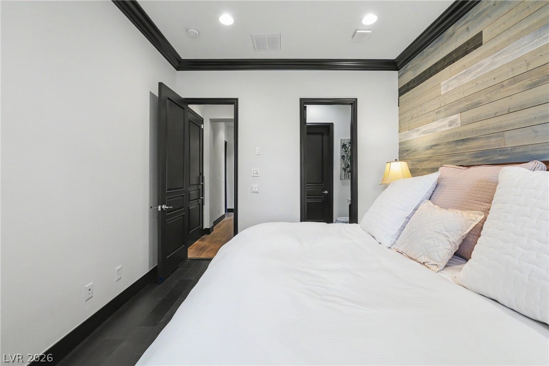 24 Panorama Crest Avenue