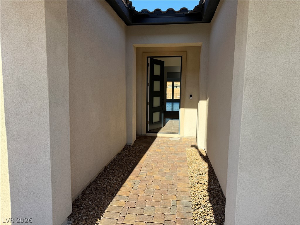 162 Sun Glaze Avenue