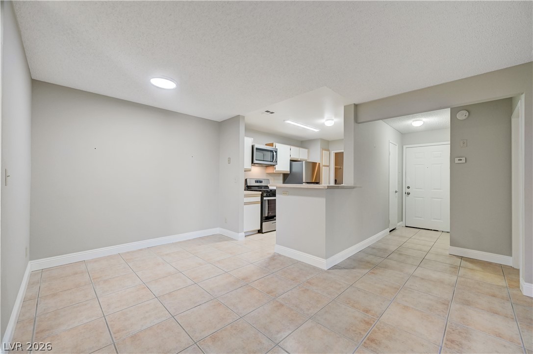 2200 South Fort Apache Road 1081