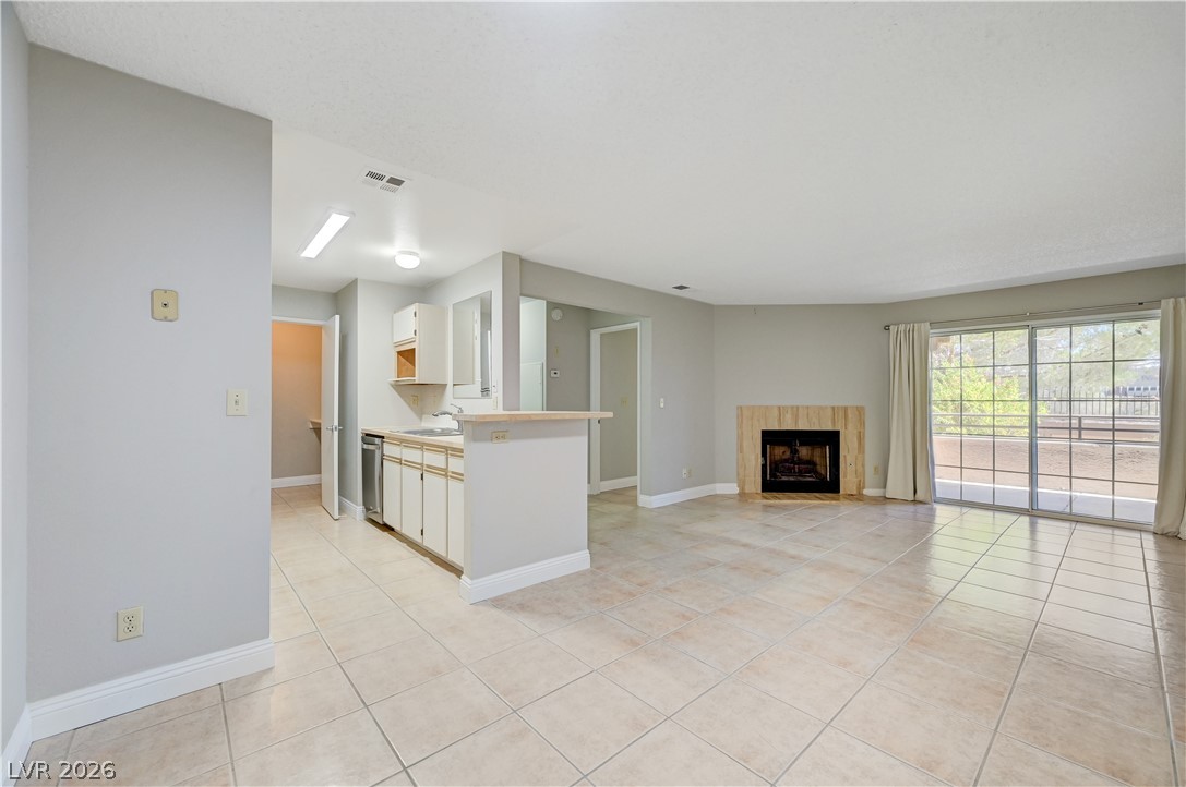 2200 South Fort Apache Road 1081