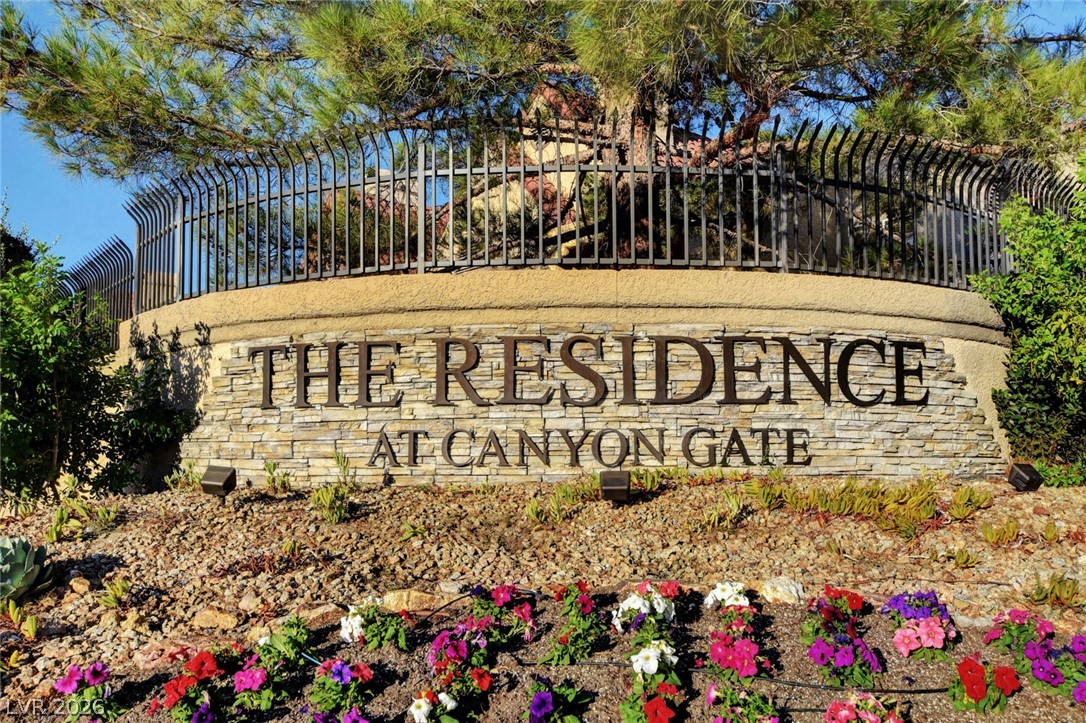 2200 South Fort Apache Road 1081