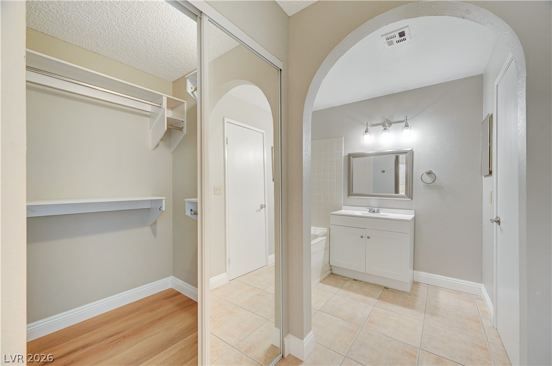 2200 South Fort Apache Road 1081