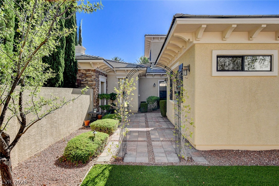 10140 Stony Ridge Drive