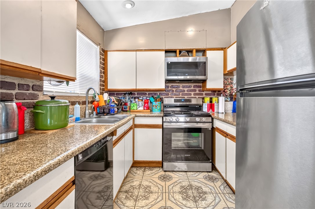 2224 North West La Sombra Street