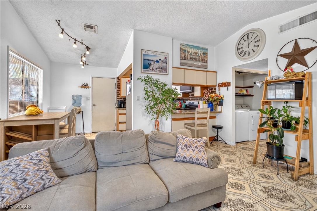2224 North West La Sombra Street