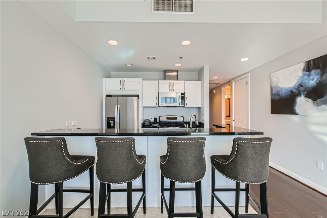 4525 Dean Martin Drive 2001