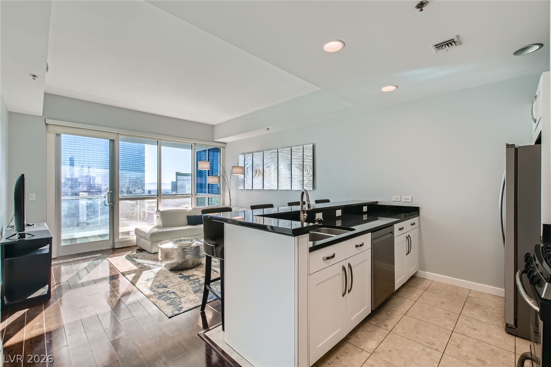 4525 Dean Martin Drive 2001
