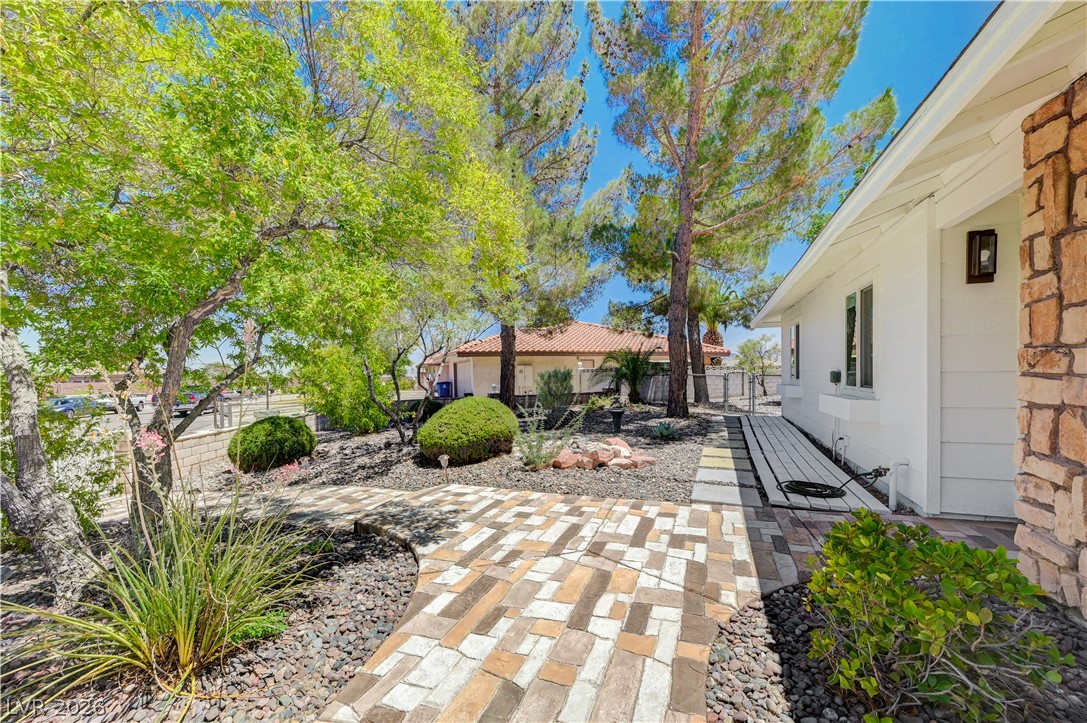 7631 Bermuda Road