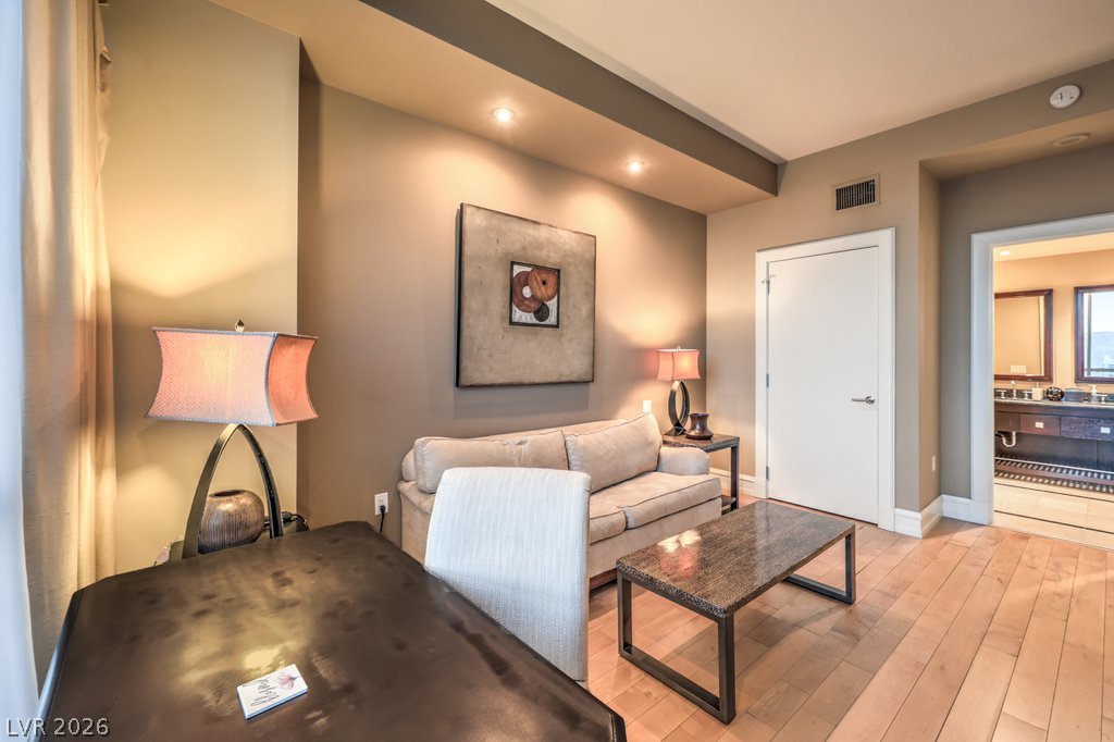 2700 Las Vegas Boulevard 4304