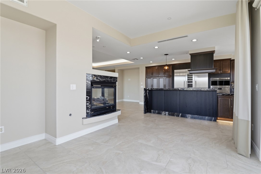 9207 Tesoras Drive 401