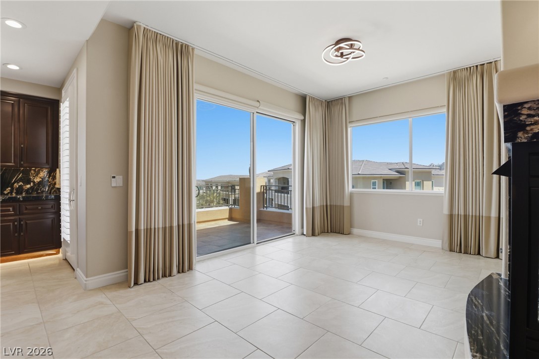 9207 Tesoras Drive 401