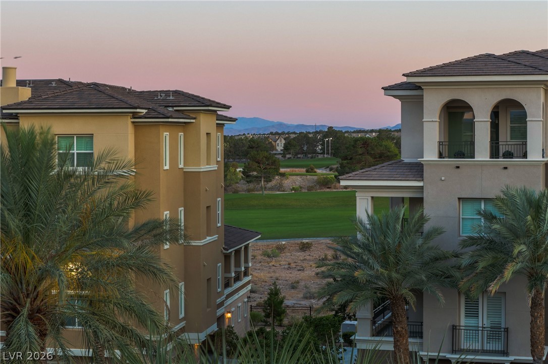 9207 Tesoras Drive 401