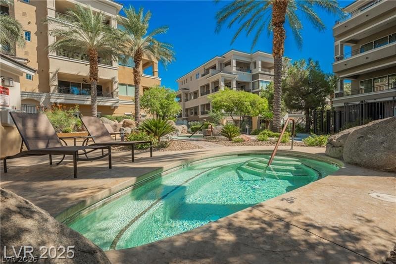 9207 Tesoras Drive 401