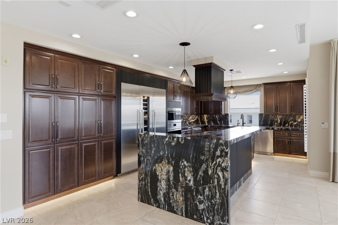 9207 Tesoras Drive 401