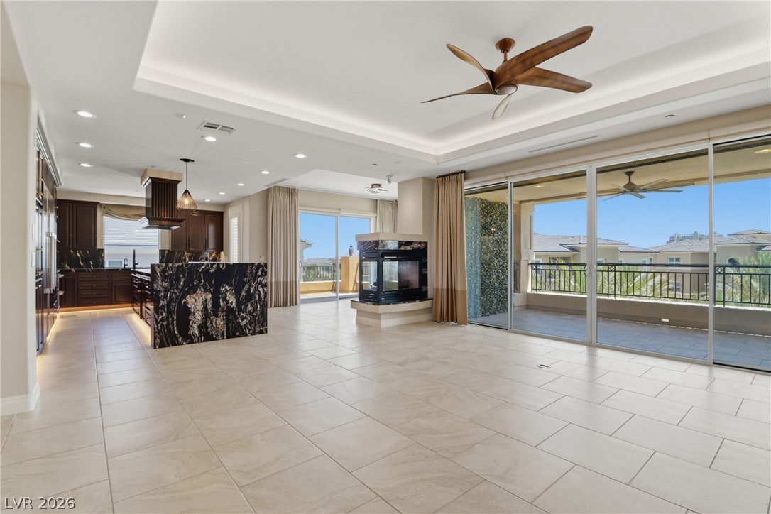 9207 Tesoras Drive 401