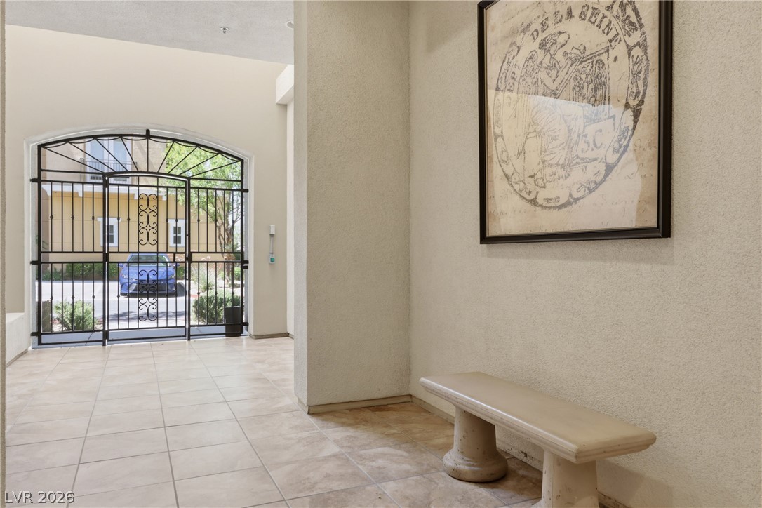 9207 Tesoras Drive 401