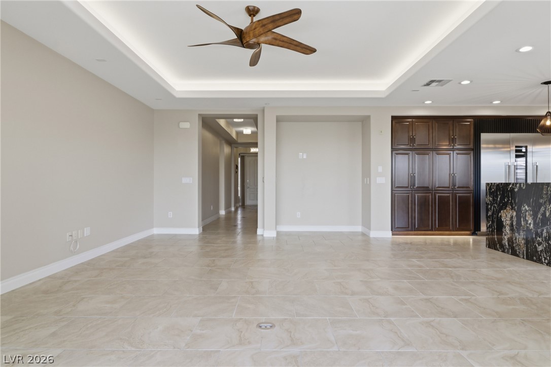 9207 Tesoras Drive 401