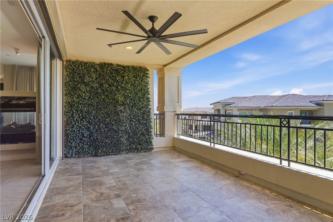 9207 Tesoras Drive 401