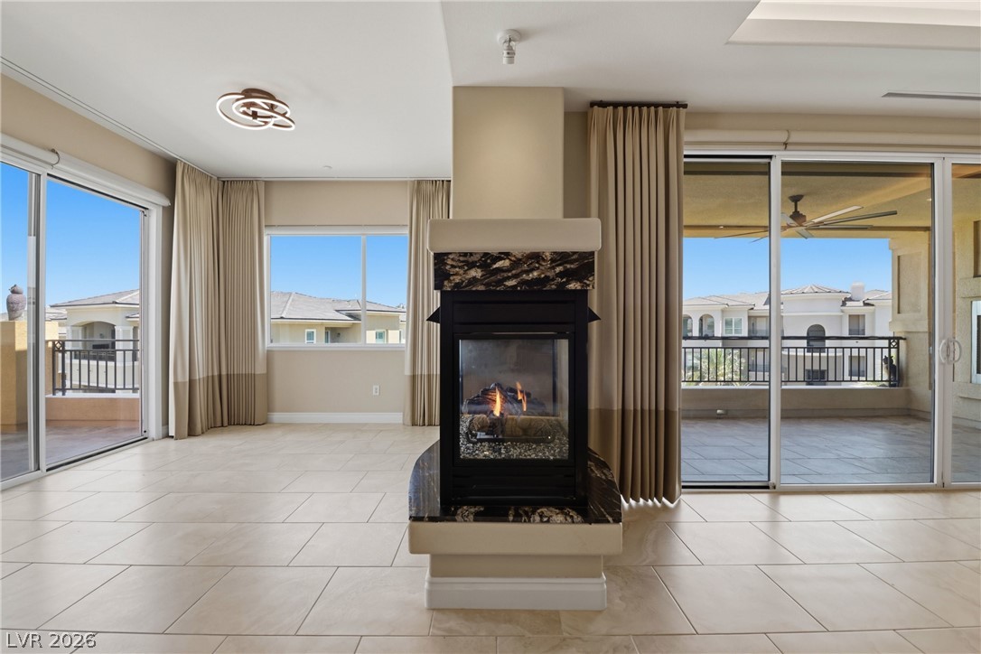 9207 Tesoras Drive 401
