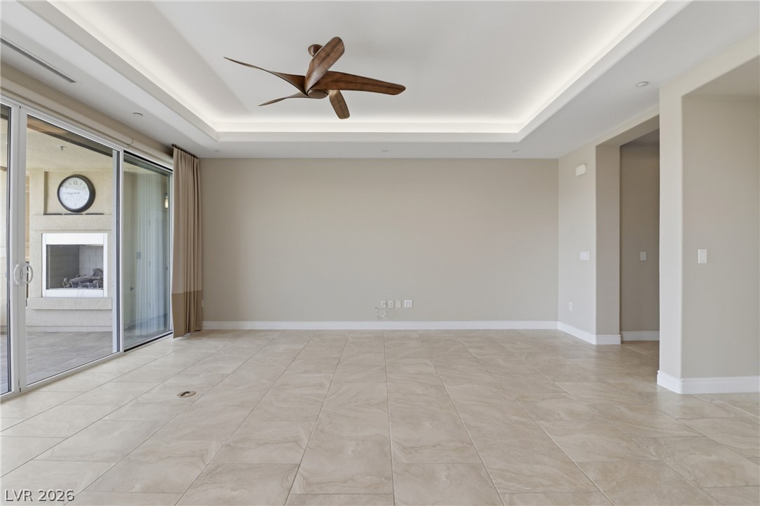 9207 Tesoras Drive 401