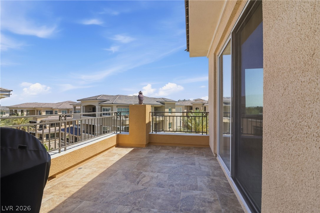 9207 Tesoras Drive 401