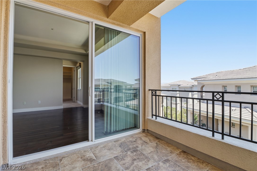 9207 Tesoras Drive 401