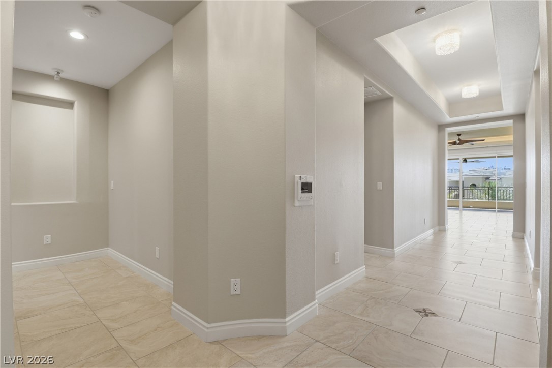 9207 Tesoras Drive 401