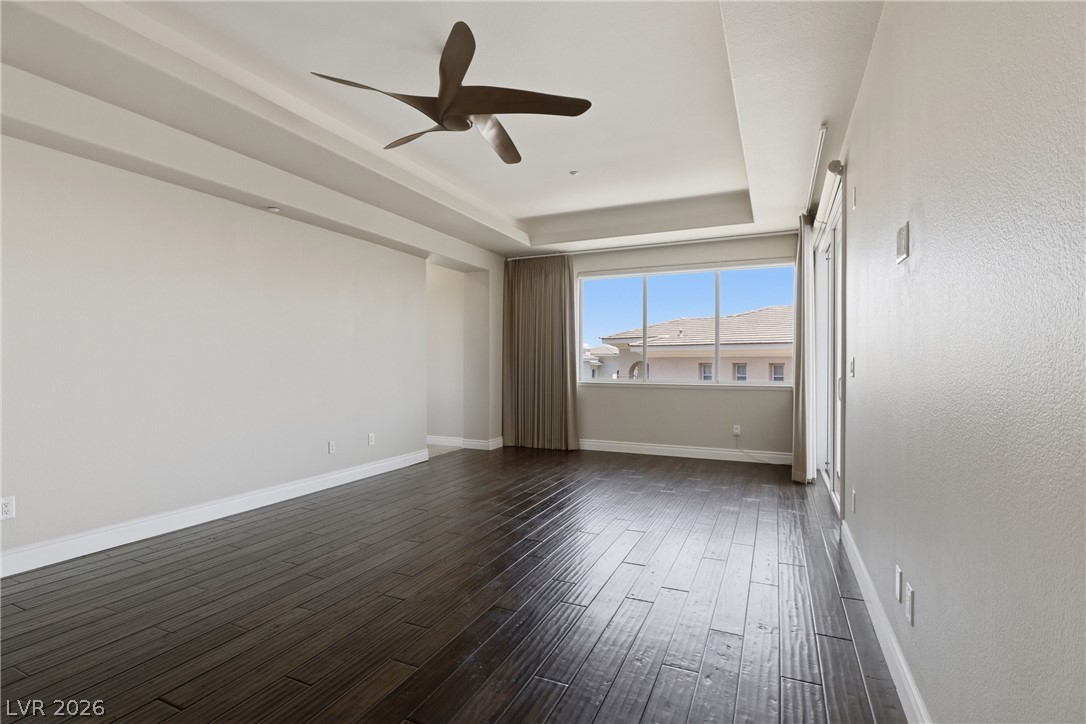 9207 Tesoras Drive 401
