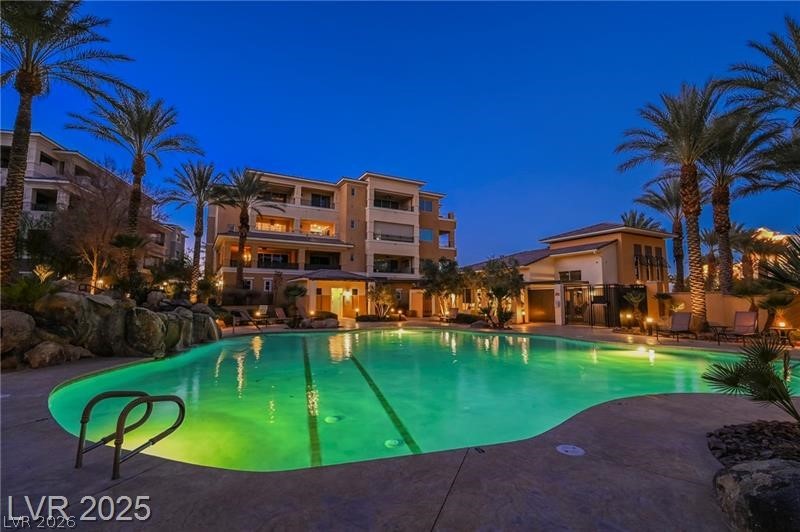 9207 Tesoras Drive 401