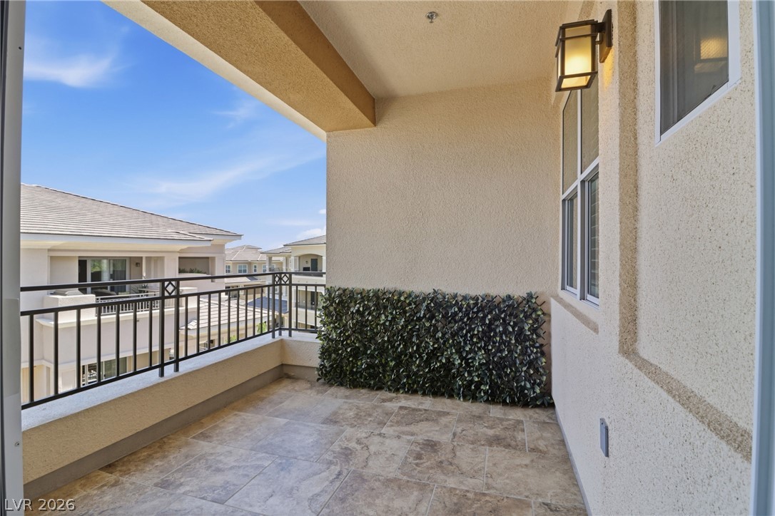 9207 Tesoras Drive 401