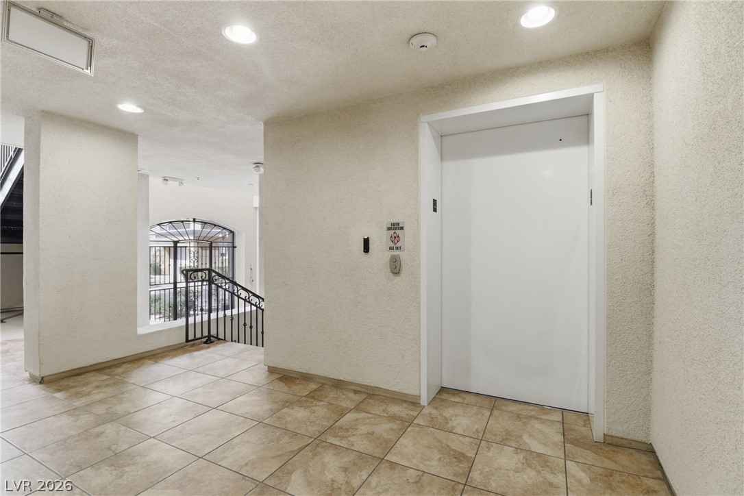9207 Tesoras Drive 401