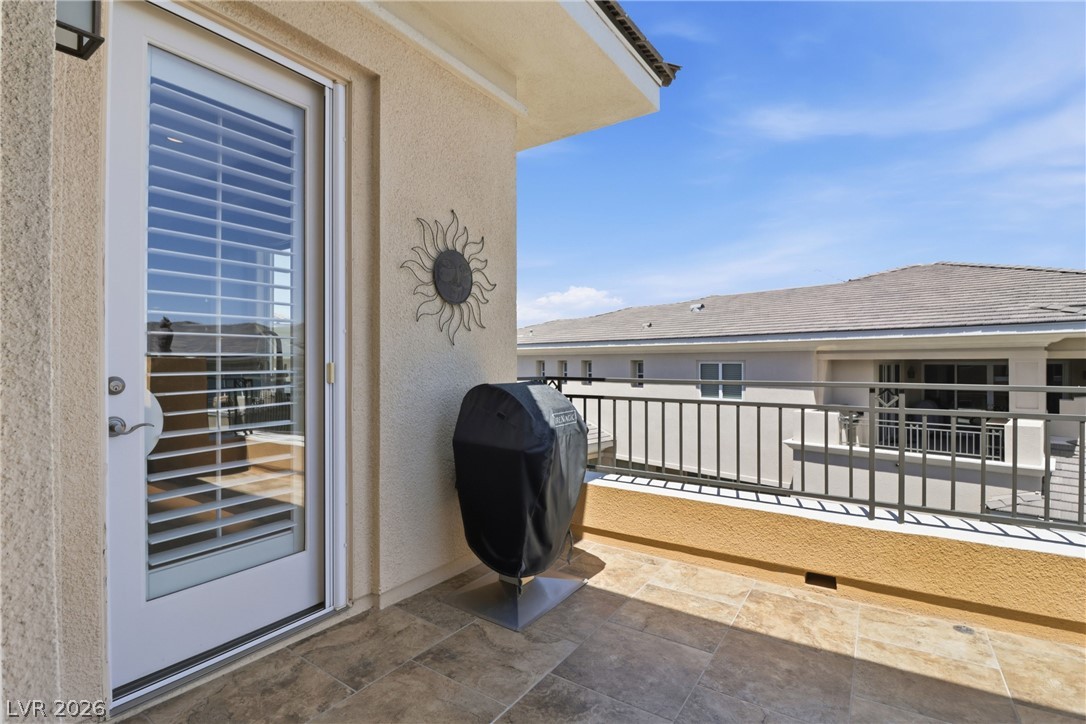 9207 Tesoras Drive 401