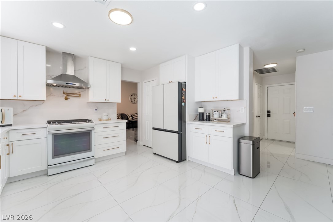 107 Zenith Point Avenue