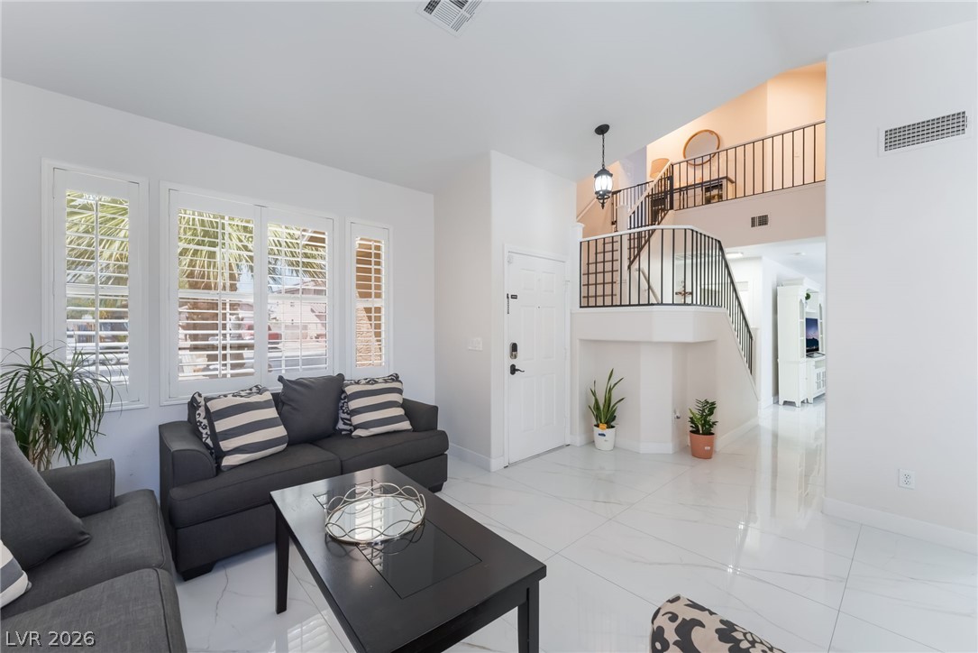 107 Zenith Point Avenue