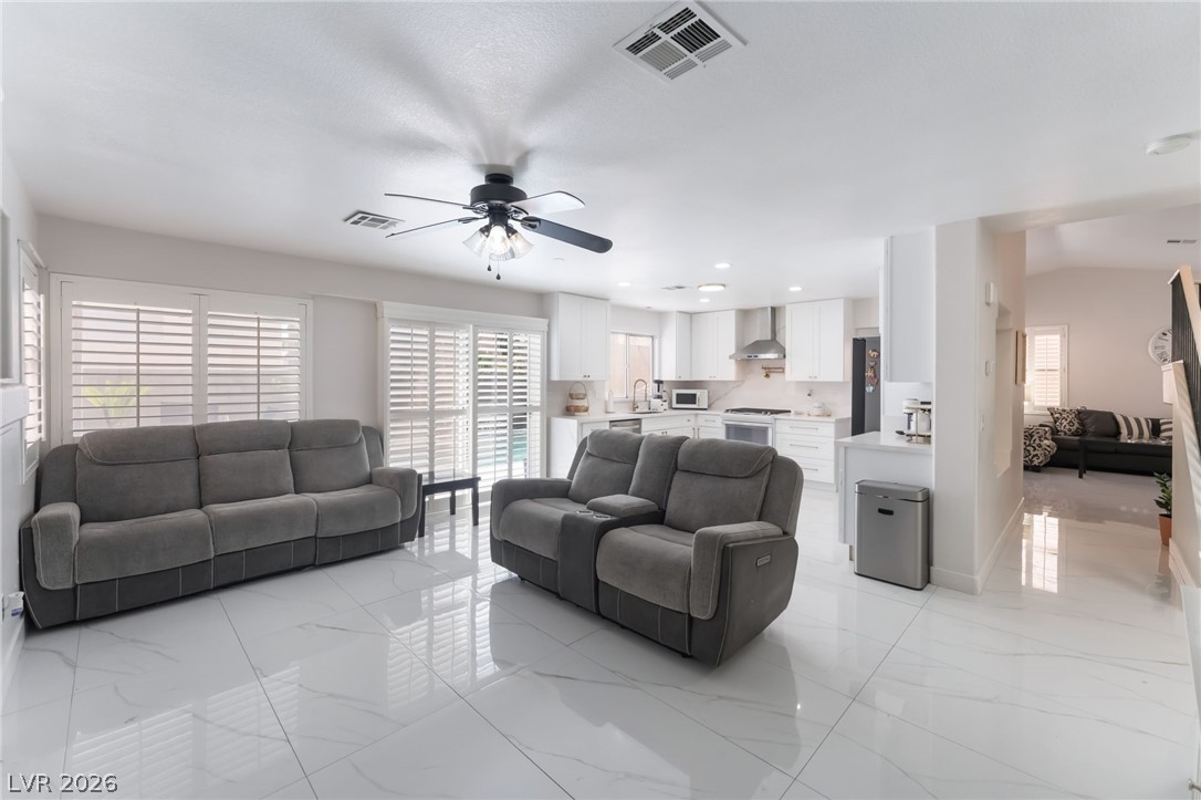 107 Zenith Point Avenue
