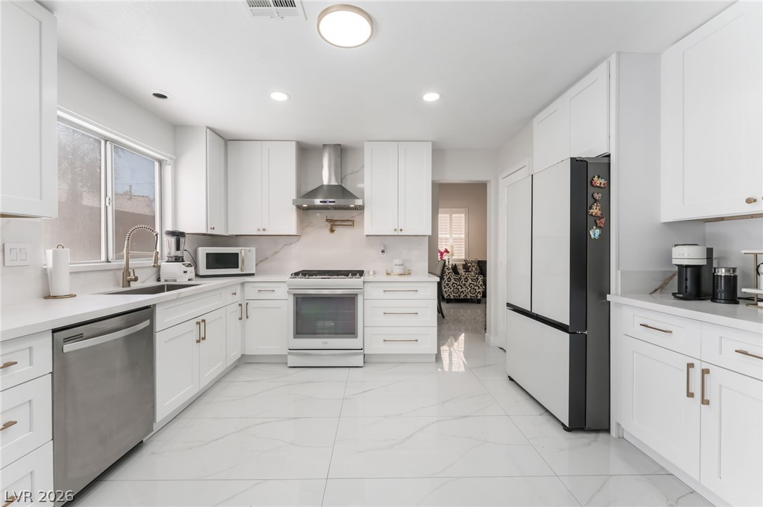 107 Zenith Point Avenue