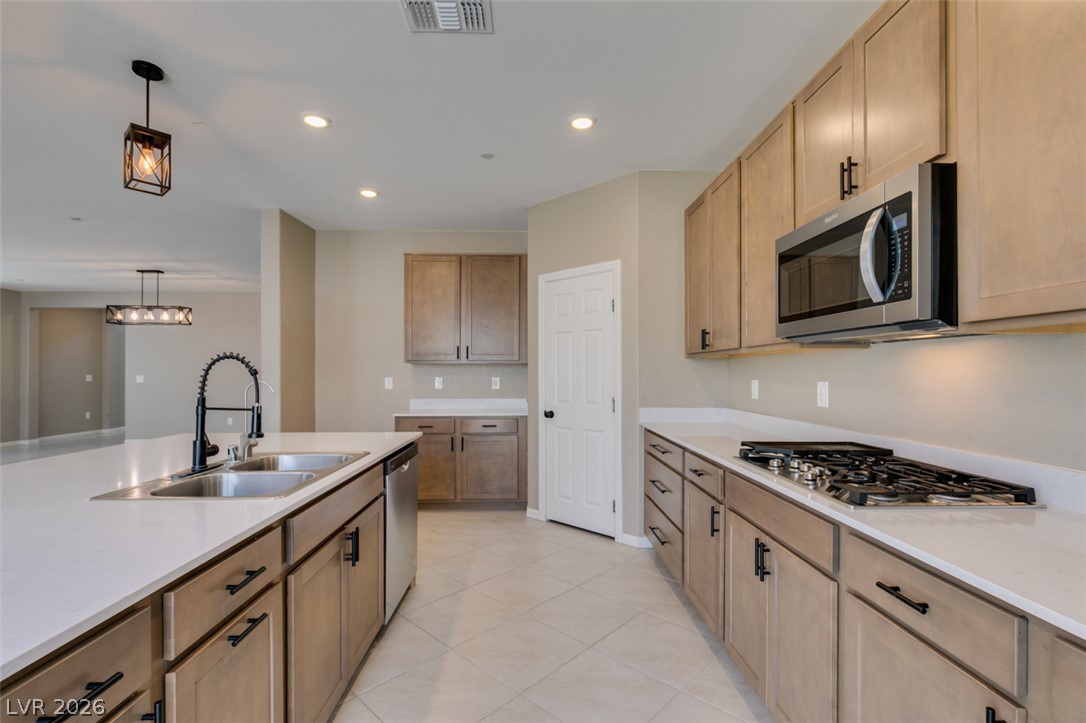 9949 Locking Biner Avenue