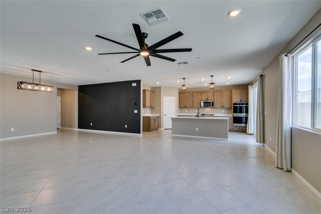 9949 Locking Biner Avenue