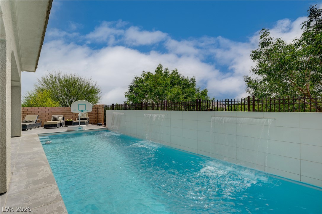 260 Tarragona Breeze Avenue