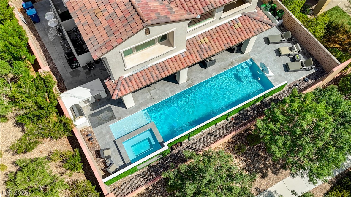 260 Tarragona Breeze Avenue
