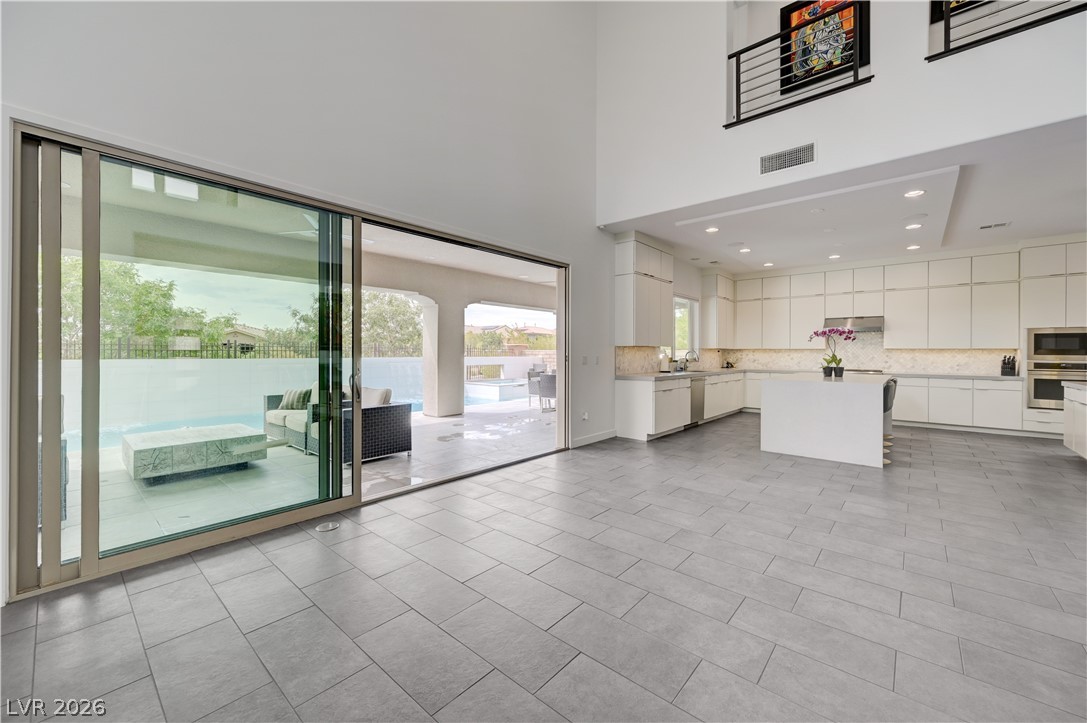 260 Tarragona Breeze Avenue